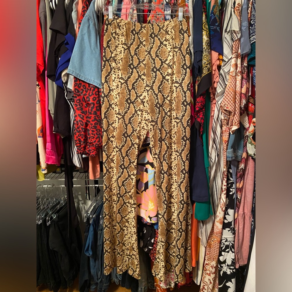 NWT Size 1X Lizzie’s Boutique Flared Snakeskin Print Cotton Pants